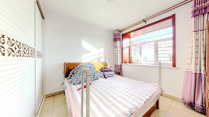 冠云路 空中花园社区 精装南北通透大两居，有本急售-卧室A