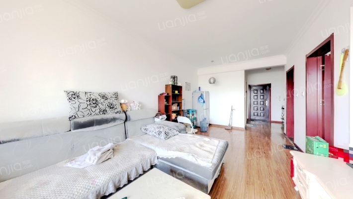 此房格局户型方正，好楼栋位置，采光好。-客厅