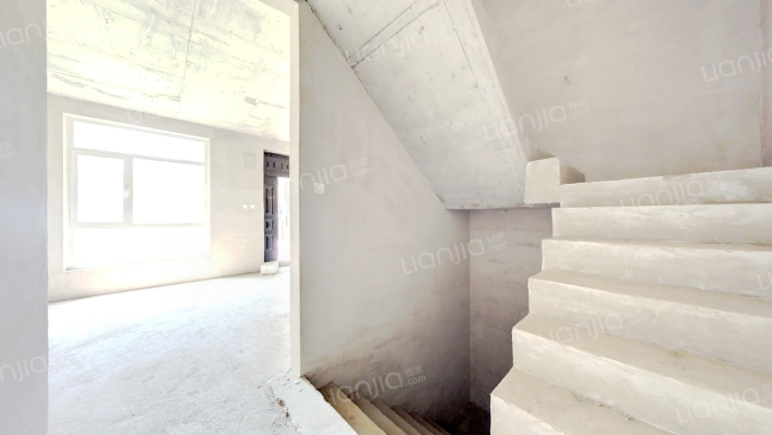 高尔夫别墅区 住在公园里 爱伦堡 联排别墅-客厅