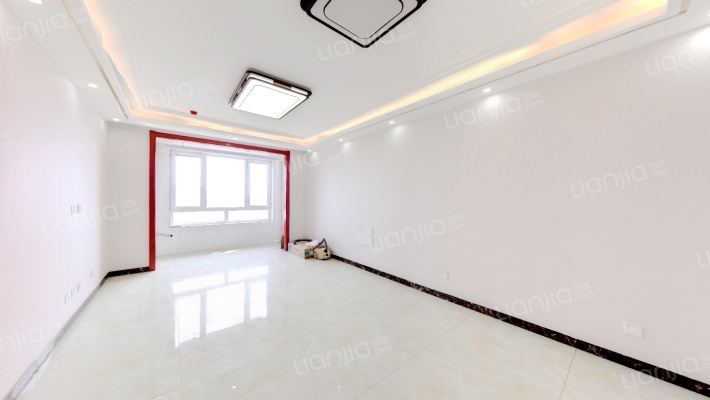 此房房本满二，精装修，好楼位，中间楼层采光无遮挡-客厅