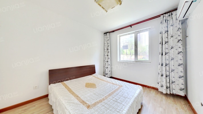 钻石广场通透两居，精装、拎包入住-卧室A