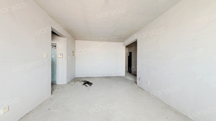 南北三居 高楼层 位置好 满五年 毛坯房 全天采光-客厅