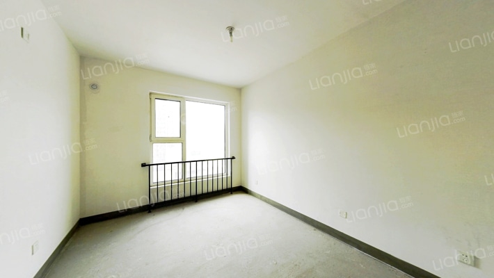 满二南向两居，毛坯可随意装修，急售-卧室B