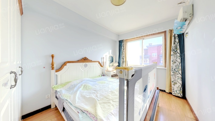 范阳路 南北通透大三居  高楼层  采光好-卧室A