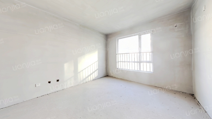 幸福嘉园叠拼别墅  有电梯，带阁楼露台、车位、地下室-卧室E