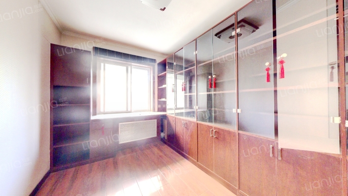 玫瑰家园  毗,邻范阳路 精装修 *地面独立车库-卧室B