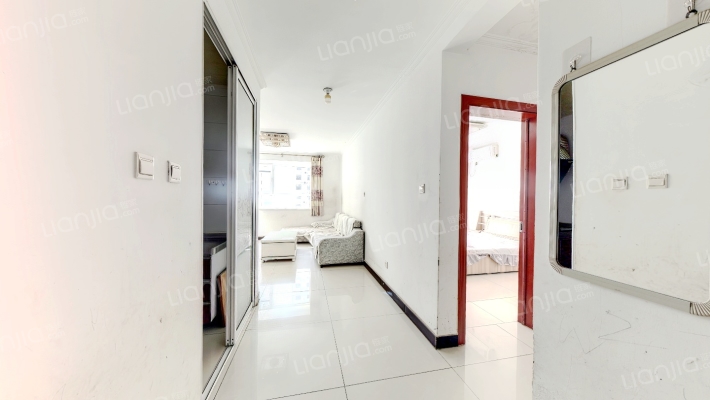 南向两居室，采光好，中高层简单装修-客厅