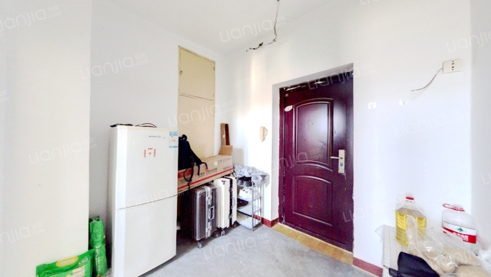 矿山局家属楼南院，小区环境好，干净出行方便-客厅