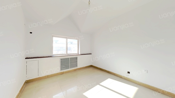 此房跃层复式、楼上楼下南北通透户型好、无遮挡采光好-卧室E