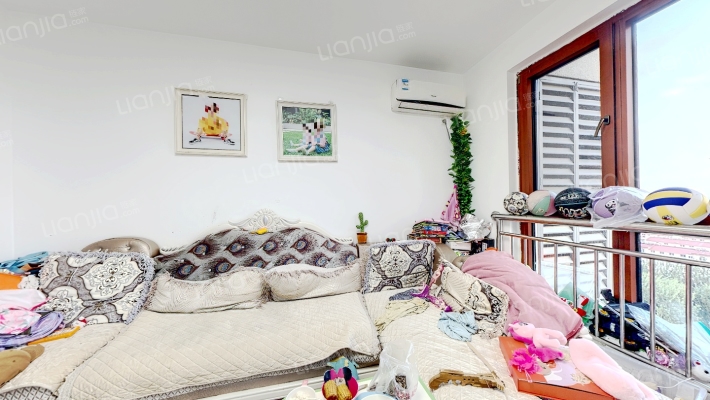 金品时代  南北通透两居室  业主诚意出售-客厅