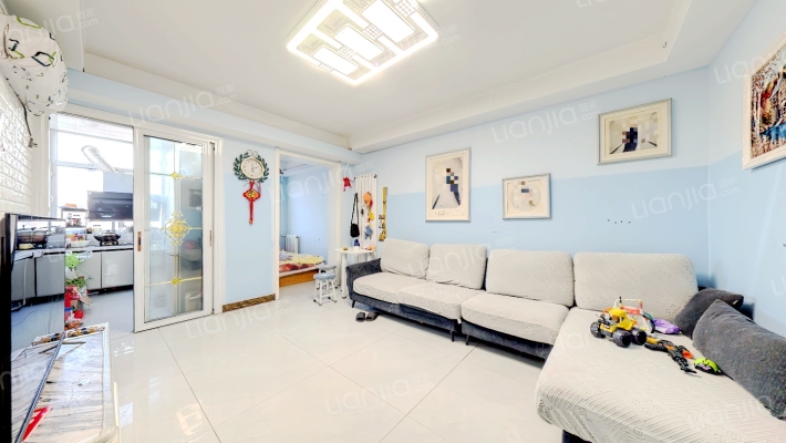 火车站 南关 位置好 社区大急售-客厅