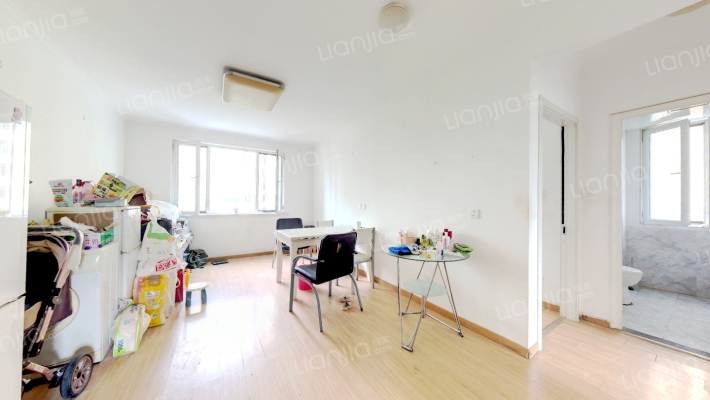 水岸花城，一线河景美宅，标准现房，即买即住-客厅