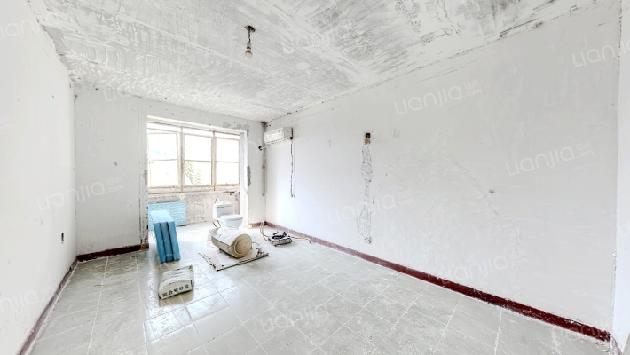 此房本满两年税费低单位房适用面积大-客厅