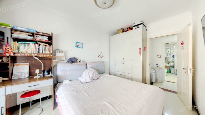 水岸花城小区，大社区集体供暖，交通便利-卧室