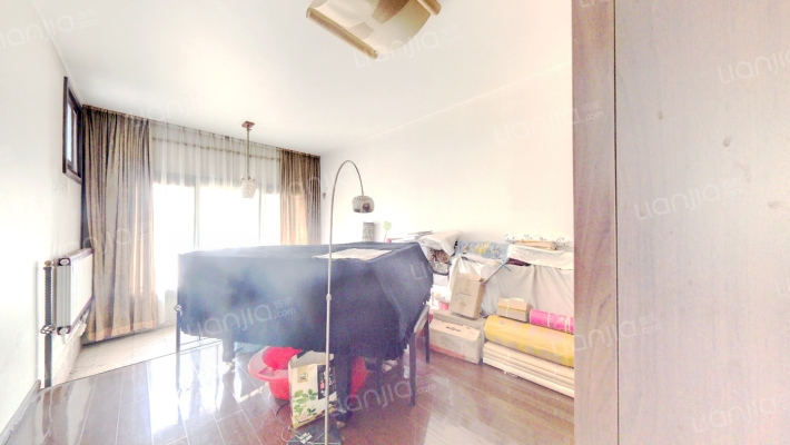 市区精装修的独栋别墅，带大院子-卧室A