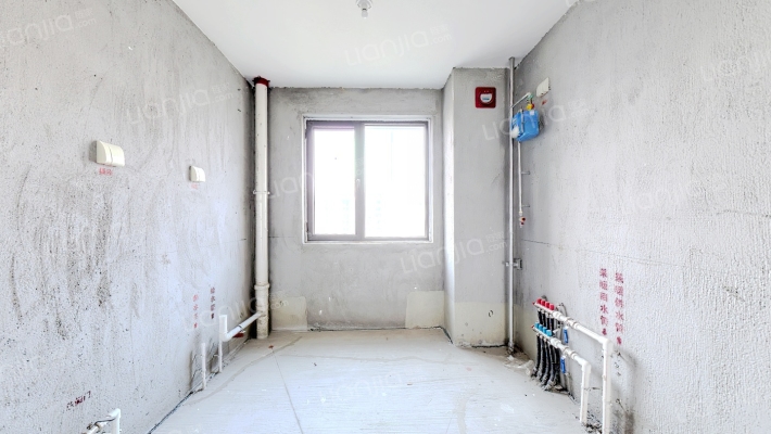 无贷款，房本在手有车位，通透三居-餐厅