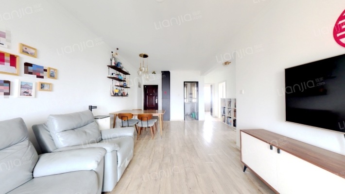 此房房本在手 房龄新 一梯两户布局 南北通透-客厅