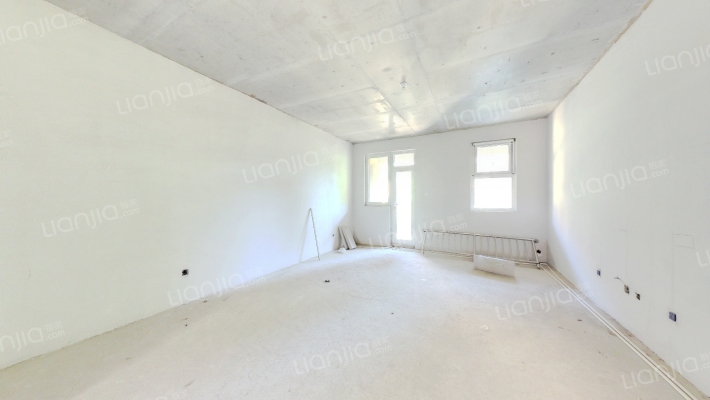 出售 香邑溪谷南北通通洋房 毛坯 带子母车位-客厅