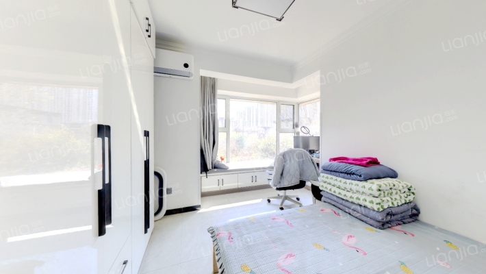 精装修 拎包入住 带露台 房本满二-卧室C