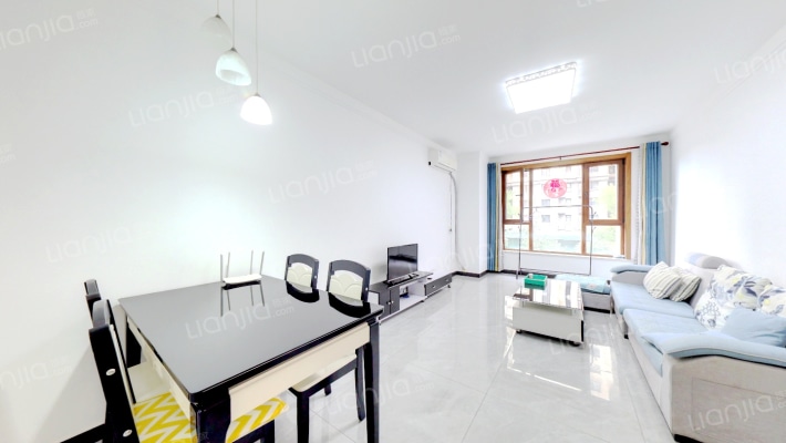 高铁新干线 南北通透三居 带装修 看房方便-客厅