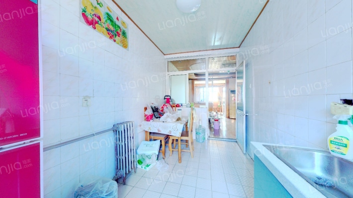 双塔区，南北通透三居，中间楼层，税费低-餐厅