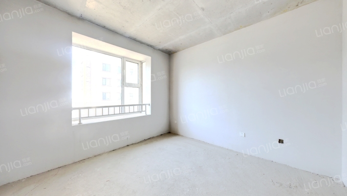 中间楼层，南北通透三居，毛坯随意装带地下车位-卧室C