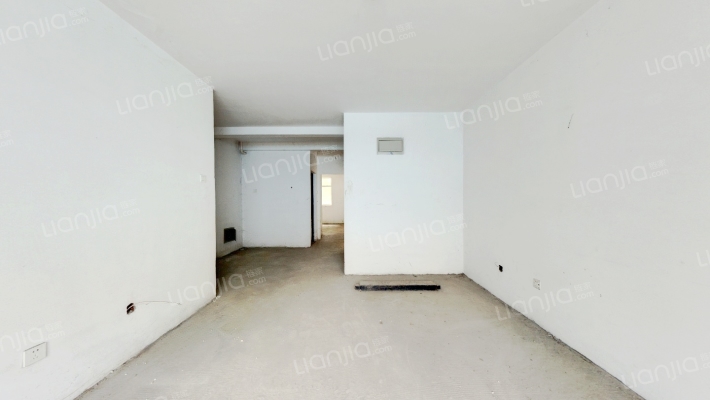 房子满五，无尾款，业主随时交易，毛坯装修随心-客厅