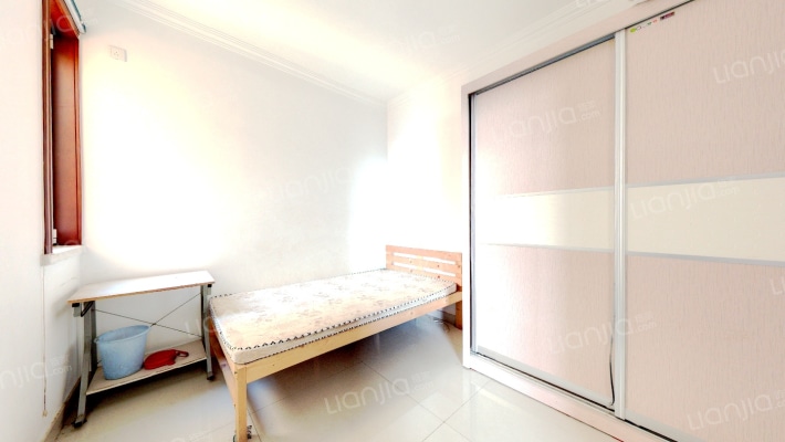 天保郦景朝南三居室简单装修顶层-卧室A