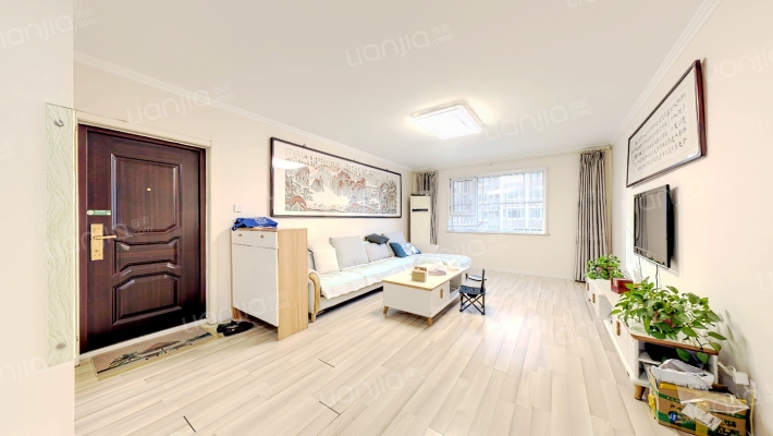 南北通透两居室，精装修，拎包入住。-客厅