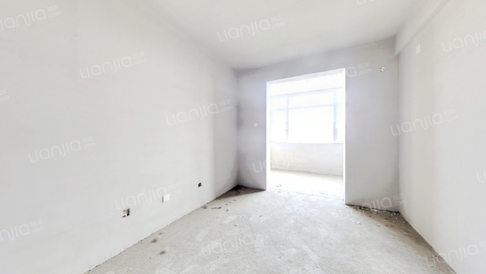 此房满五唯一，三跃四层叠拼，毛坯房，有车位-卧室D