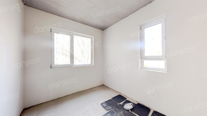 大社区，户型较好，全南，三居，一梯两户，公摊面积小-卧室B