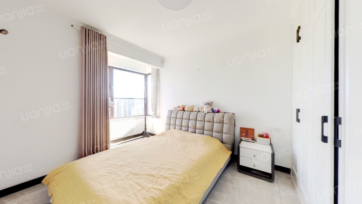 天伦湾  南北通透三居室   精装修  业主诚意出-卧室A