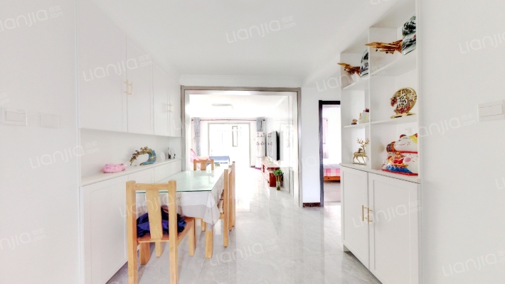 南北大两居， 小区安静又安全、电梯洋房-客厅