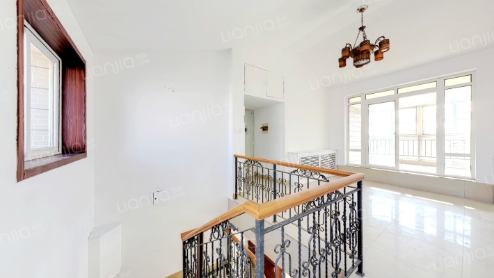 此房跃层复式、楼上楼下南北通透户型好、无遮挡采光好-客厅B