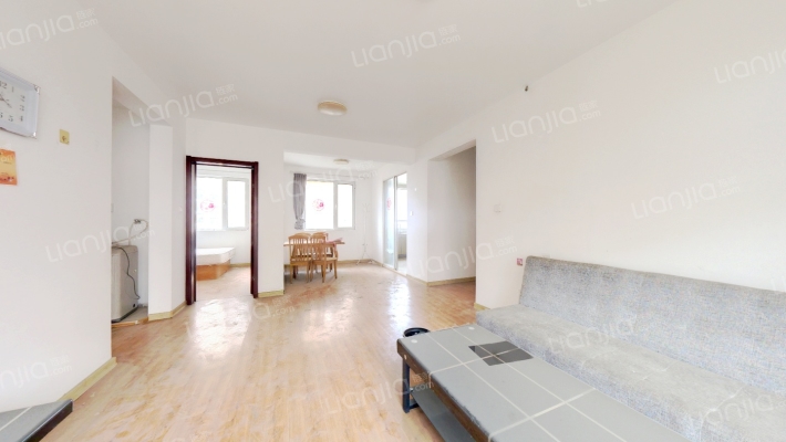 房子南北通透，采光好，带车位，房本满二。-客厅