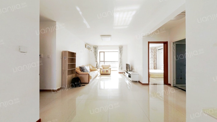 房子南北通透三居，户型方正没有浪费空间-客厅