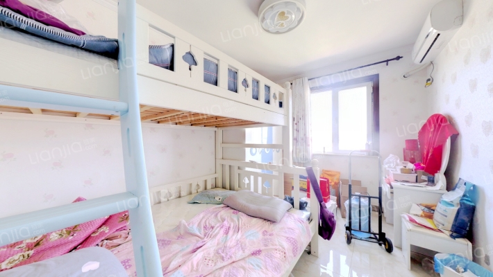 天地新城，房本满五唯一，采光好业主诚心出售-卧室B