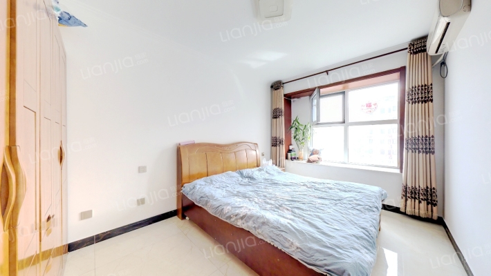 中间楼层  南向两居室  带地下室  房本满二-卧室B