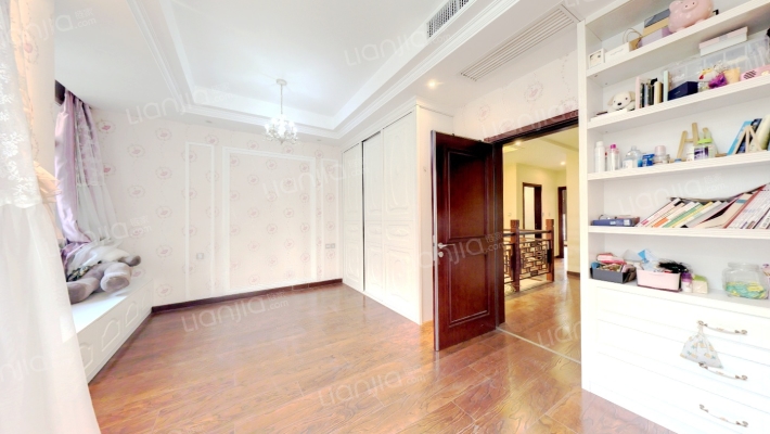 鸿坤理想湾下叠别墅，精装修，满五不唯一，诚意出售-卧室G