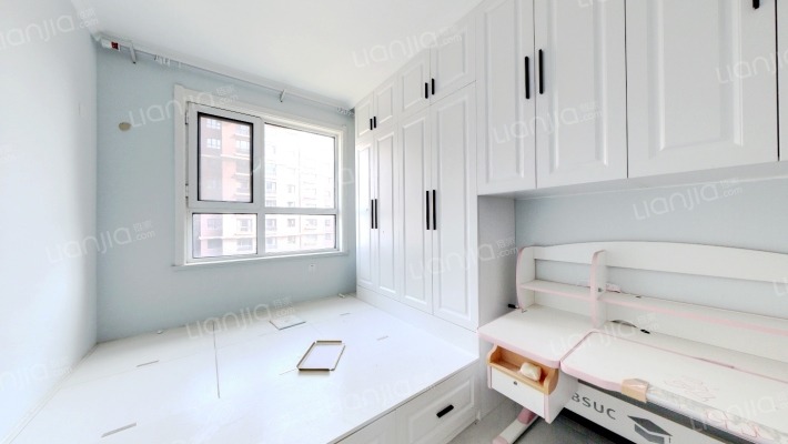 南北通透的户型，户型好，房本在手-卧室A