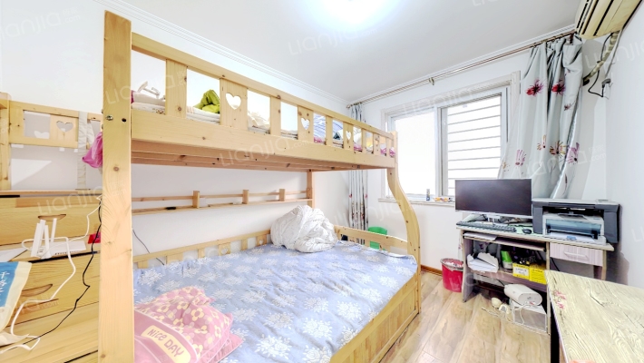 华阳路东南向两居，采光好，55万-卧室A