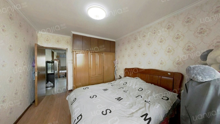 小区集中供暖，公摊面积低，免费停车。-卧室