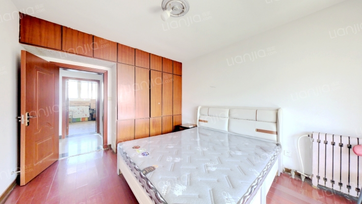 真实在售，税费低，采光充足，南北通透，有露台-卧室A