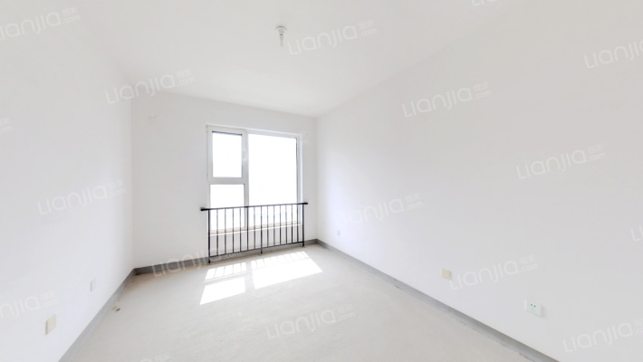 此房满两年，楼栋位置好，中间楼层，全天采光-卧室B