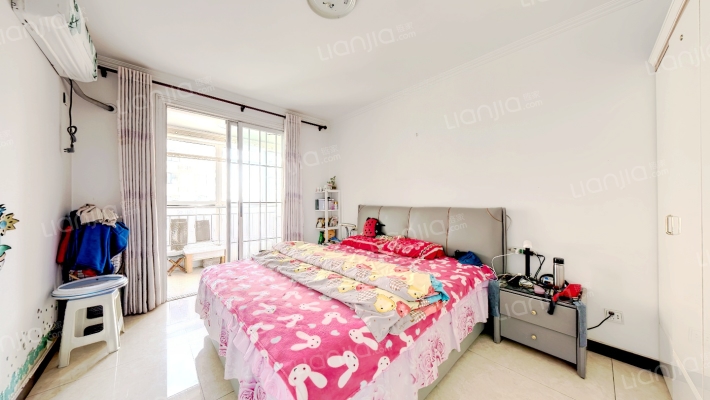 天保郦景社区为南北两排，共计九栋高层，电梯房-卧室C