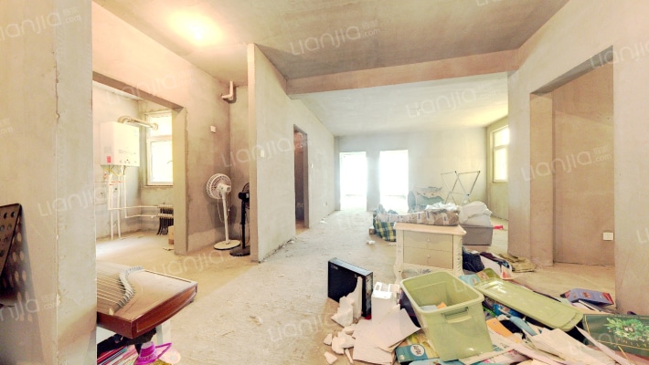 毛坯随意装修，中间楼层，房本满二。-客厅