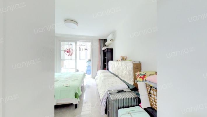 房子南北通透三居室，精装修，拎包入住，房本満二。-卧室A