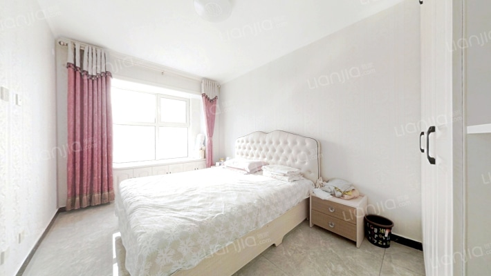 花园小区，封闭管理，房子户型方正，采光充足-卧室B