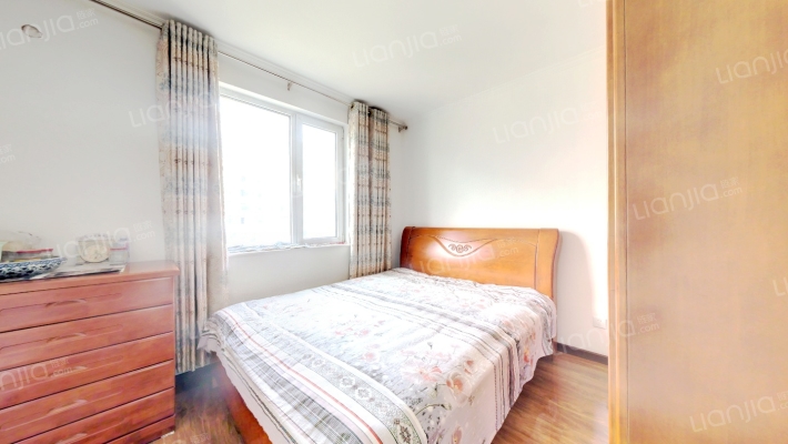 此房一梯两户总高11层小高，三室双卫，带车位-卧室A