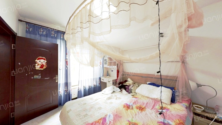 纯南三居，业主精心装修，南面带50平小院可以种花草-卧室C